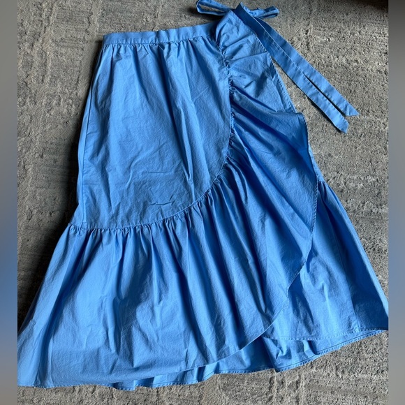 J Crew Ruffle Wrap Midi Skirt
A Line Tie Periwinkle Blue Size 4 - Picture 5 of 10
